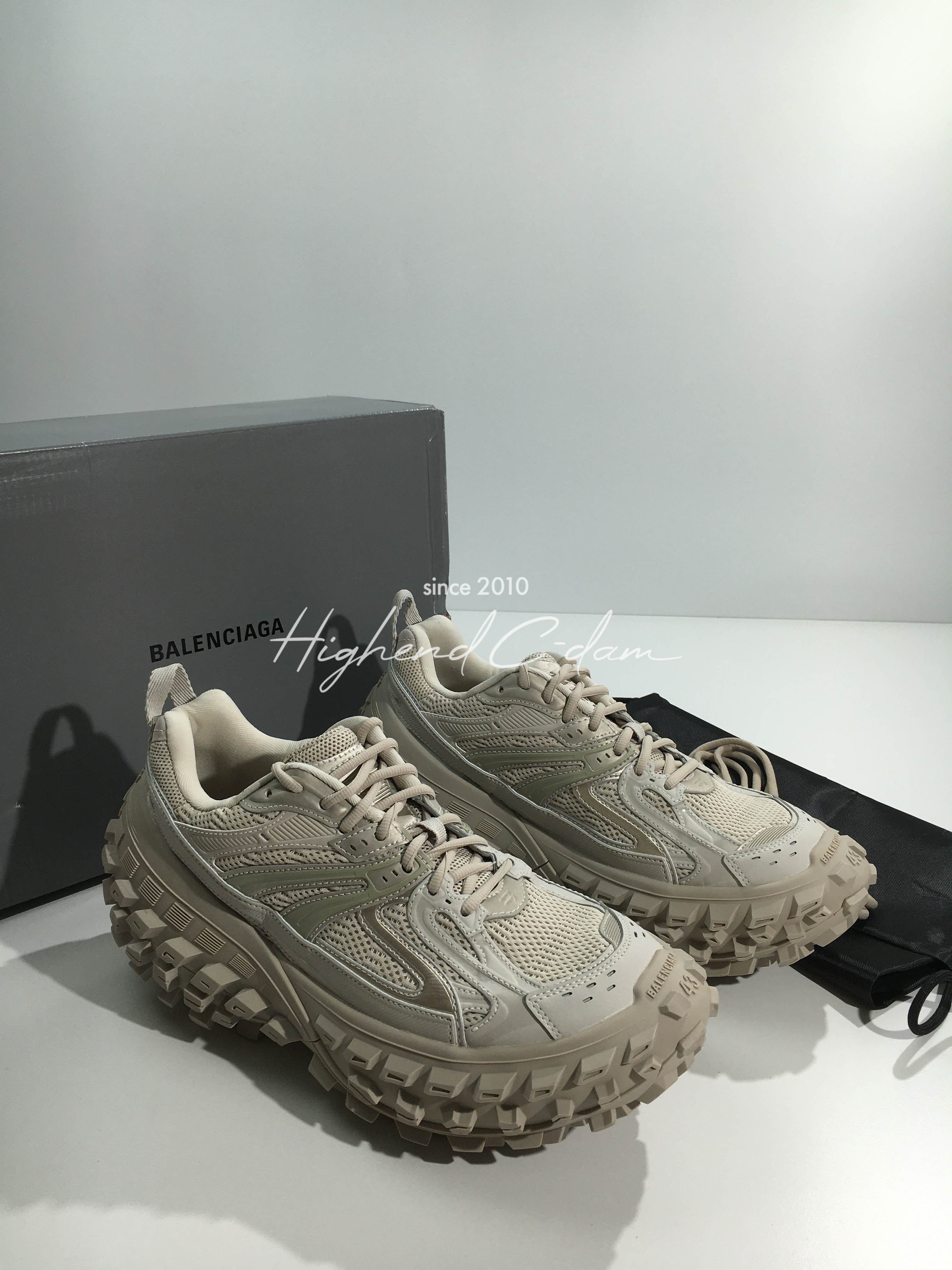 발렌시아가 디펜더 (남녀공용)