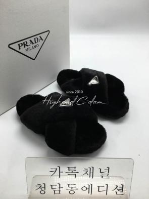 프라다 시어링 슬리퍼
