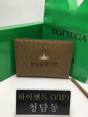 보테가베네타 클래식 인트레치아토 클러치백 693675