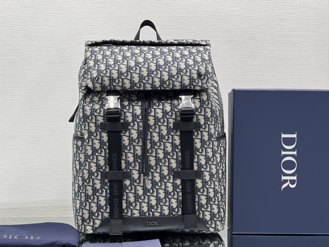 디올 22FW 익스플로어 백팩
