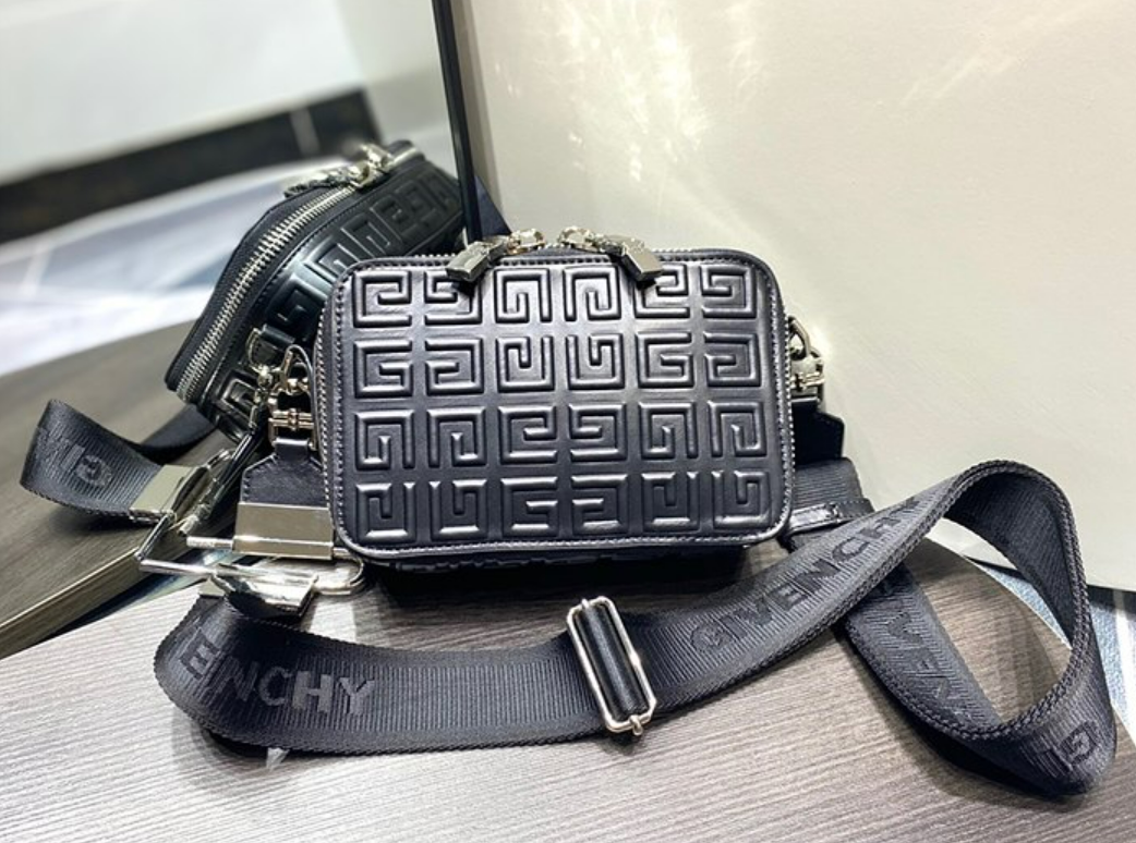 지방시 GIVENCHY 카메라백