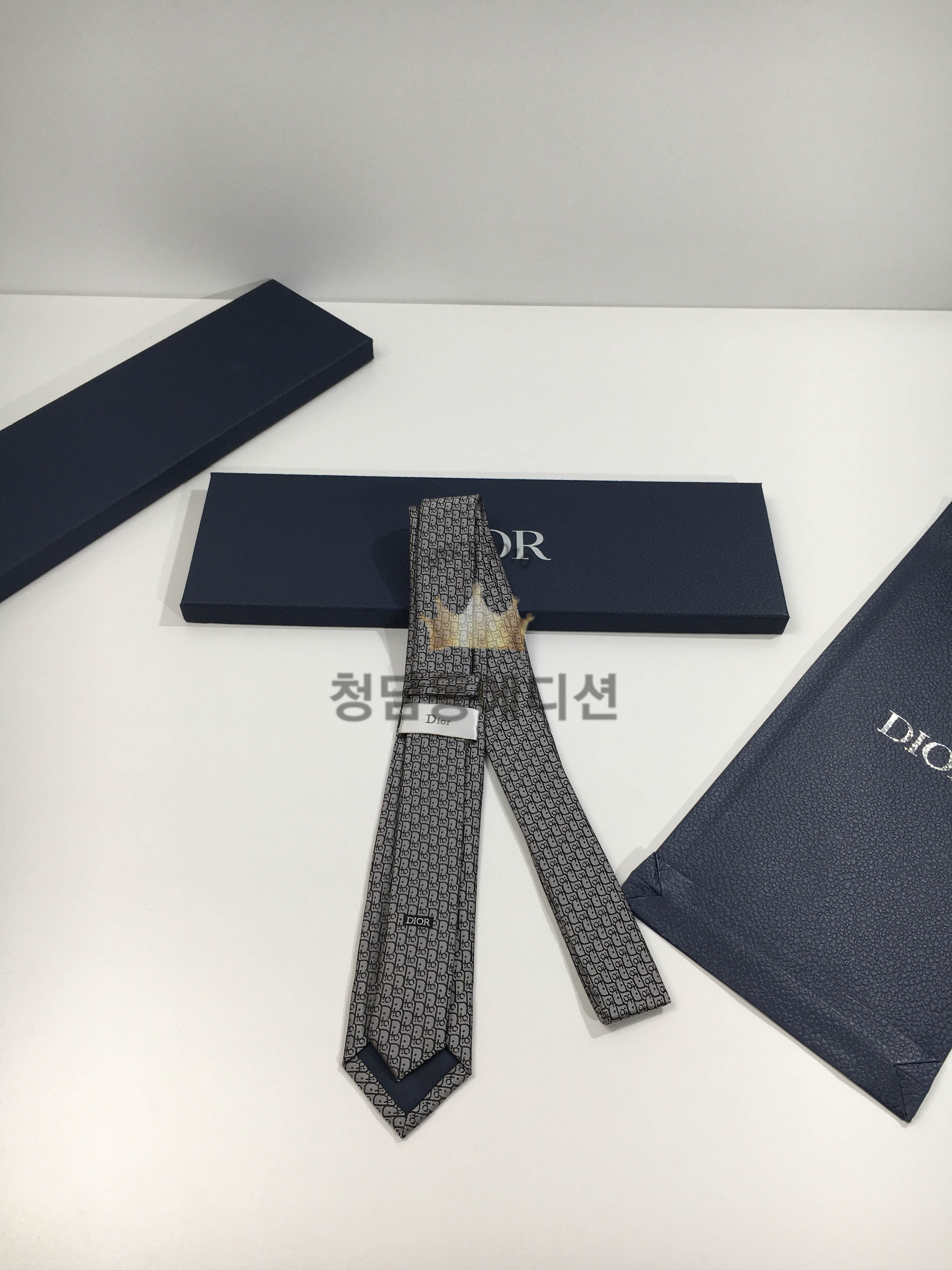 디올 넥타이