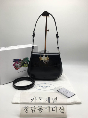 프라다 플랩 브러시드