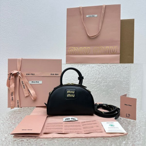 미우미우 23SS MIU MIU 가죽 탑핸들 백