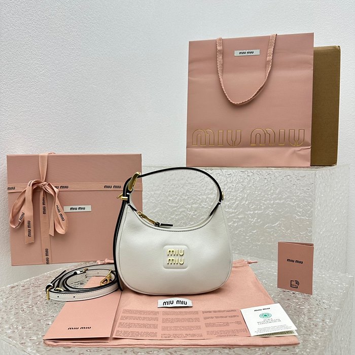 미우미우 23SS MIU MIU 가죽 호보백