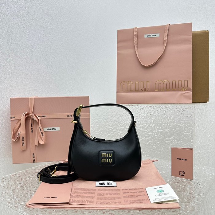 미우미우 23SS MIU MIU 가죽 호보백