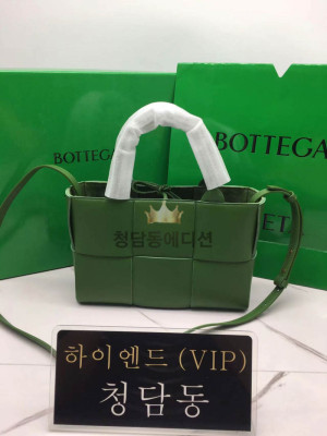보테가베네타 아르코 토트백 미니